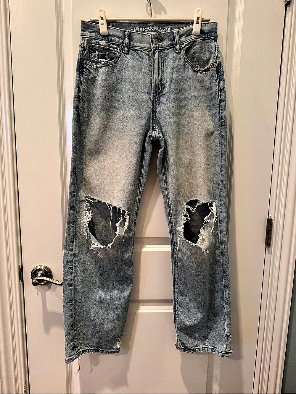 American Eagle Strigid Ripped Mom Jeans Light Wash Size 2 Oversized